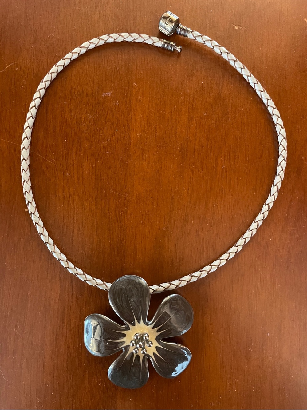 FREE PEOPLE   Cream Braided Necklace with Silver Flower Pendant  RARE